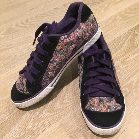 black and purple dc shoes